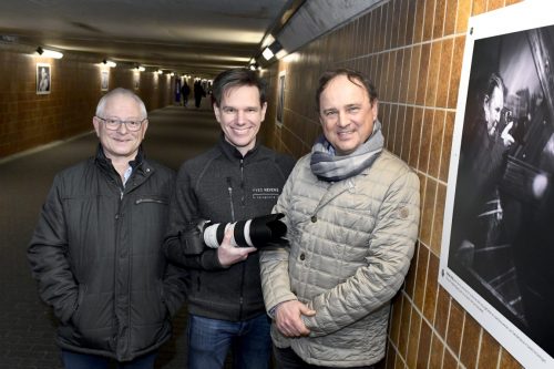 Maak kennis met 41 inwoners van Denderleeuw in de stationstunnel