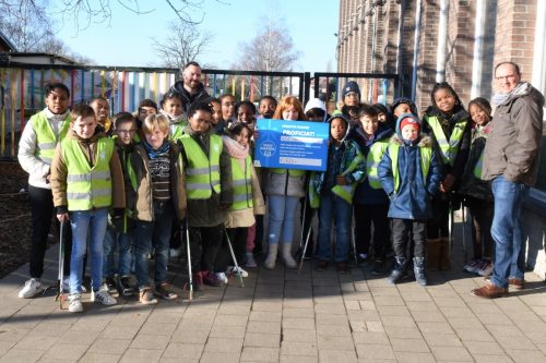 Lokaal Bestuur Denderleeuw overhandigt cheque van 3750 euro voor ‘operatie proper’