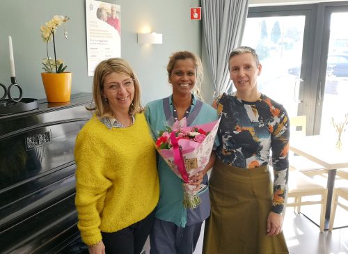 Direct aan de slag na opleiding zorgkundige: oud-cursisten in de bloemen