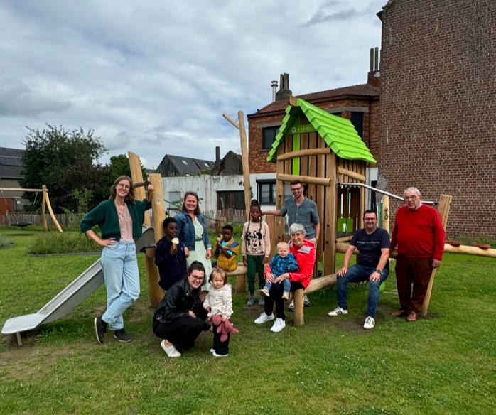 Speeltuigen en ontmoetingsplek klaar voor de zomer aan de Sint-Annastraat en de A. Rodenbachstraat